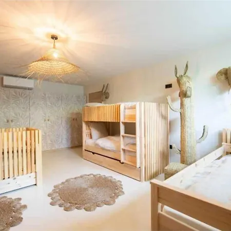 Apartment Prestige A C 12p With Pool & Lounge