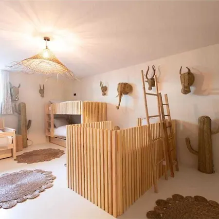 Prestige A C 12p With Pool & Lounge Apartment