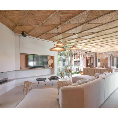 Apartment Prestige A C 12p With Pool & Lounge