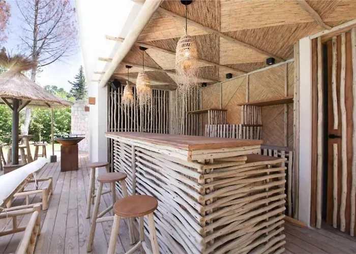 Prestige A C 12p With Pool & Lounge *