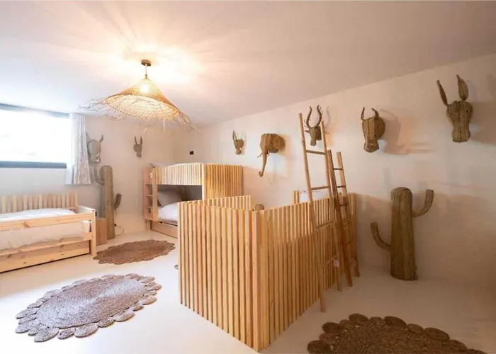 Prestige A C 12p With Pool & Lounge Apartment