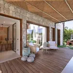 아파트 Prestige A C 12p With Pool & Lounge 쎙뜨호뻬