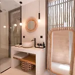 Prestige A C 12p With Pool & Lounge 아파트 쎙뜨호뻬