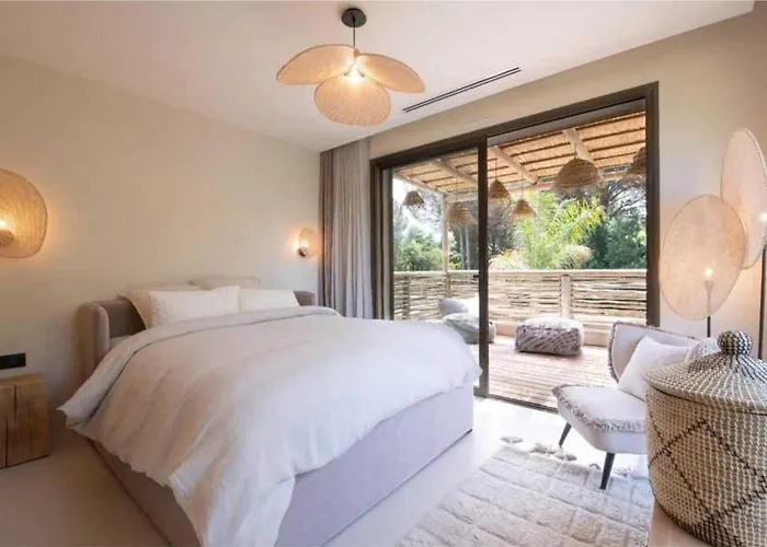 Prestige A C 12p With Pool & Lounge